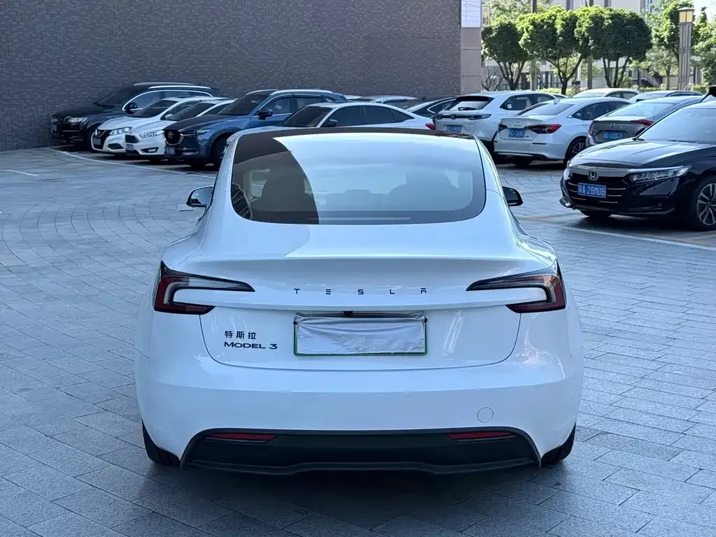 Tesla Model 3 — фото 2