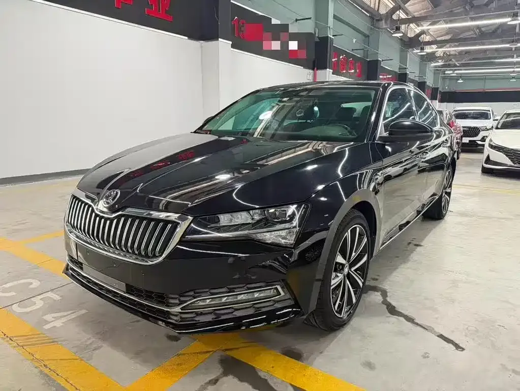 Skoda Superb — фото 1