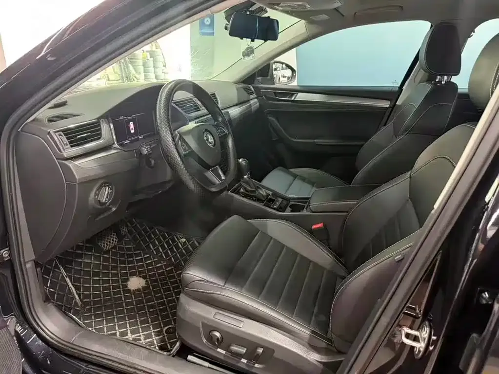 Skoda Superb — фото 10