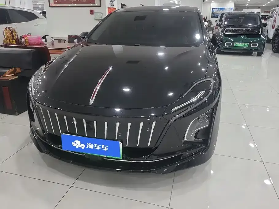 Hongqi E-QM5 — фото 1