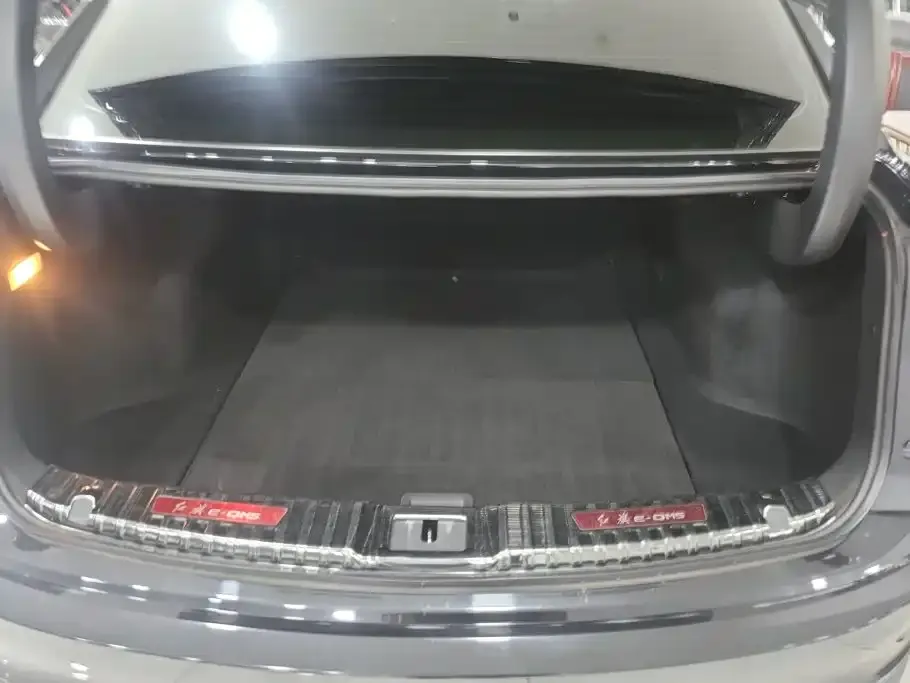 Hongqi E-QM5 — фото 2