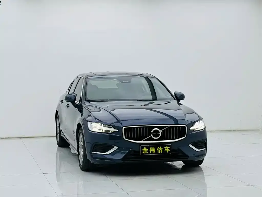 Volvo S60 — фото 1