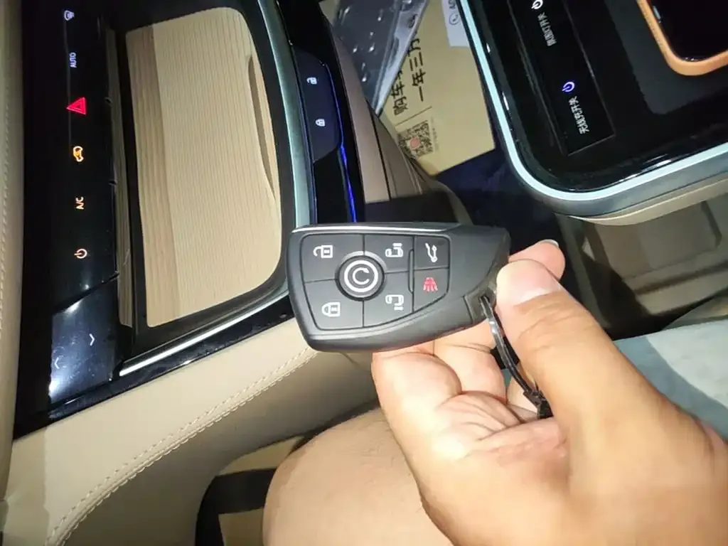 Buick GL8 Hybrid — фото 10