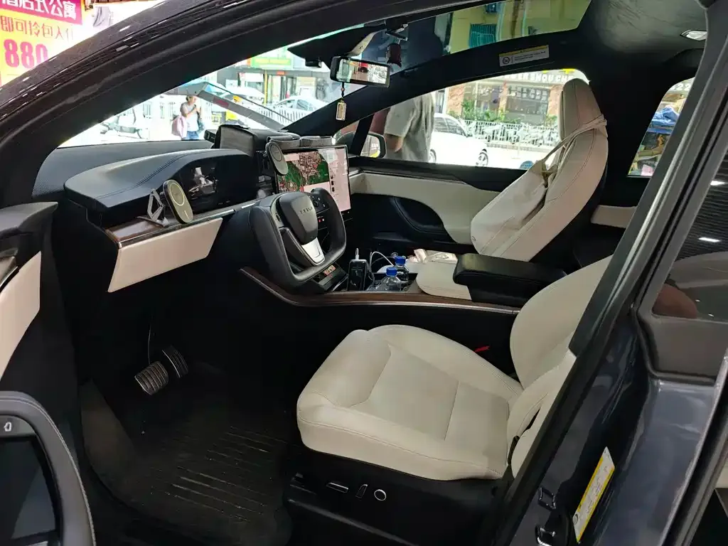 Tesla Model X — фото 6