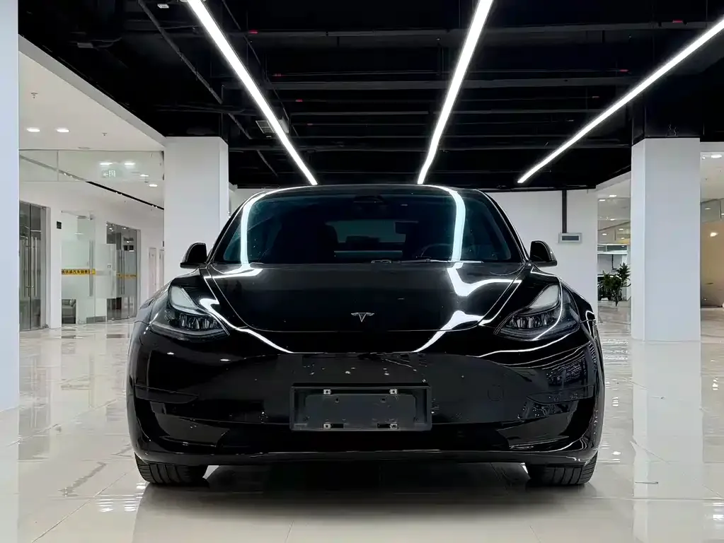 Tesla Model 3 — фото 7