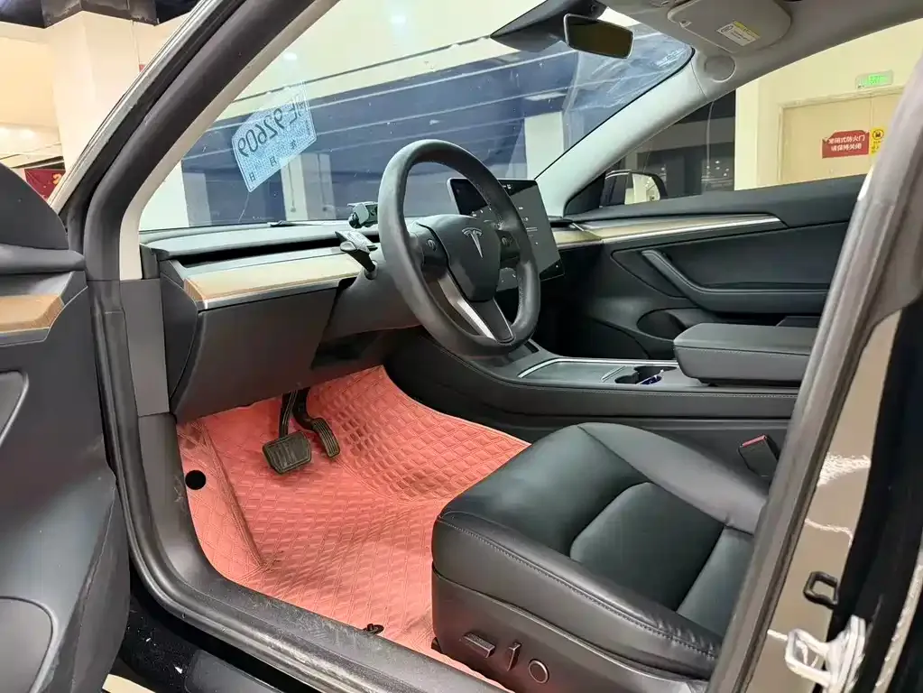 Tesla Model 3 — фото 2