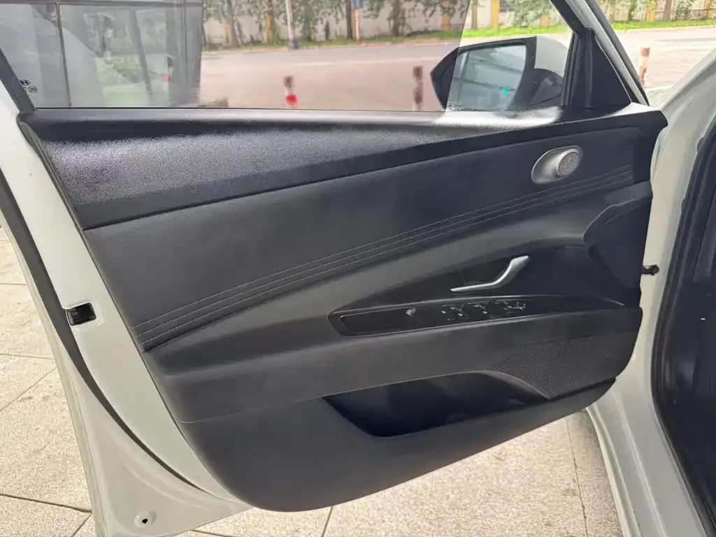 Hyundai Elantra — фото 4
