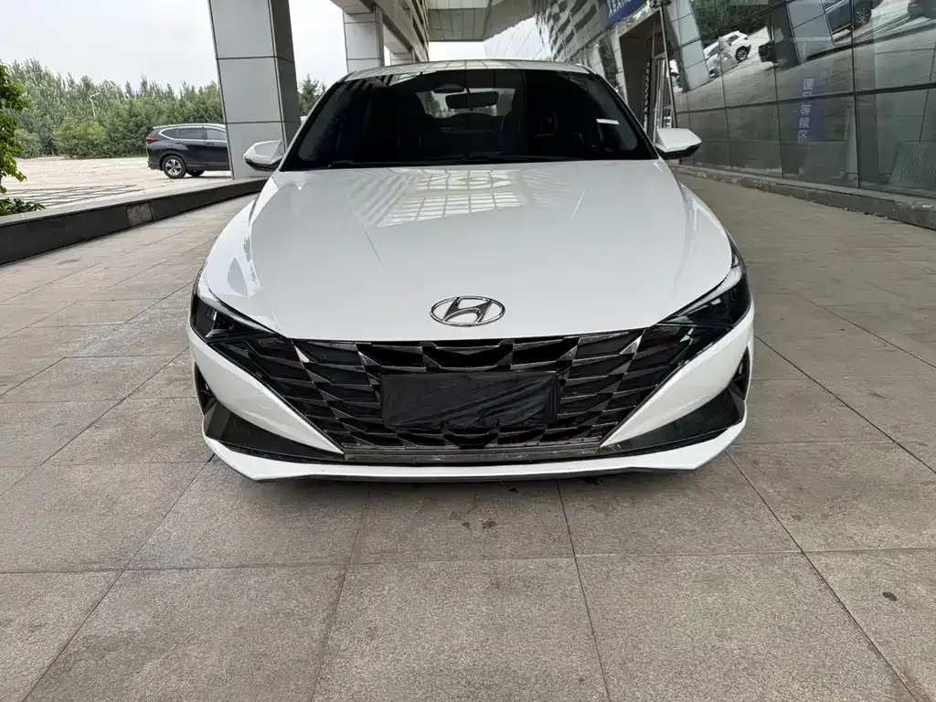 Hyundai Elantra — фото 5