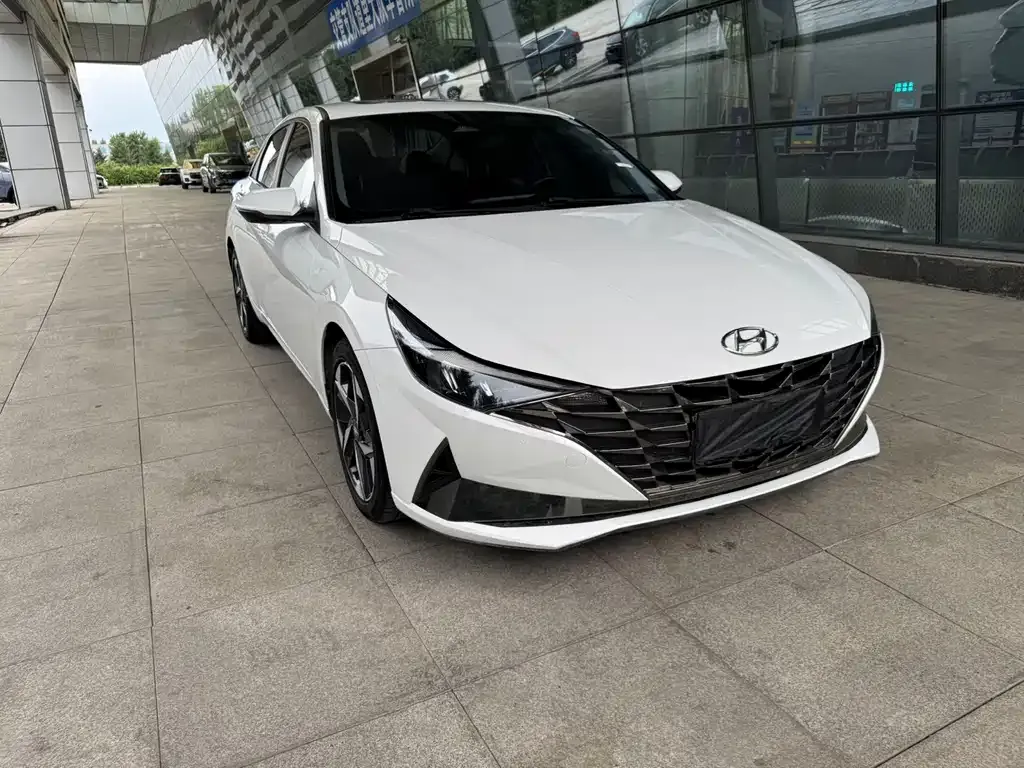 Hyundai Elantra — фото 7