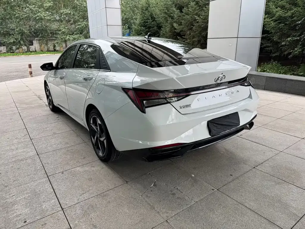 Hyundai Elantra — фото 10