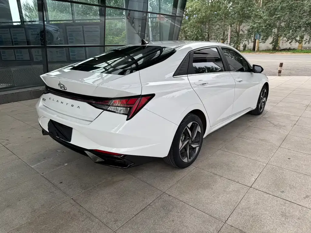 Hyundai Elantra — фото 9