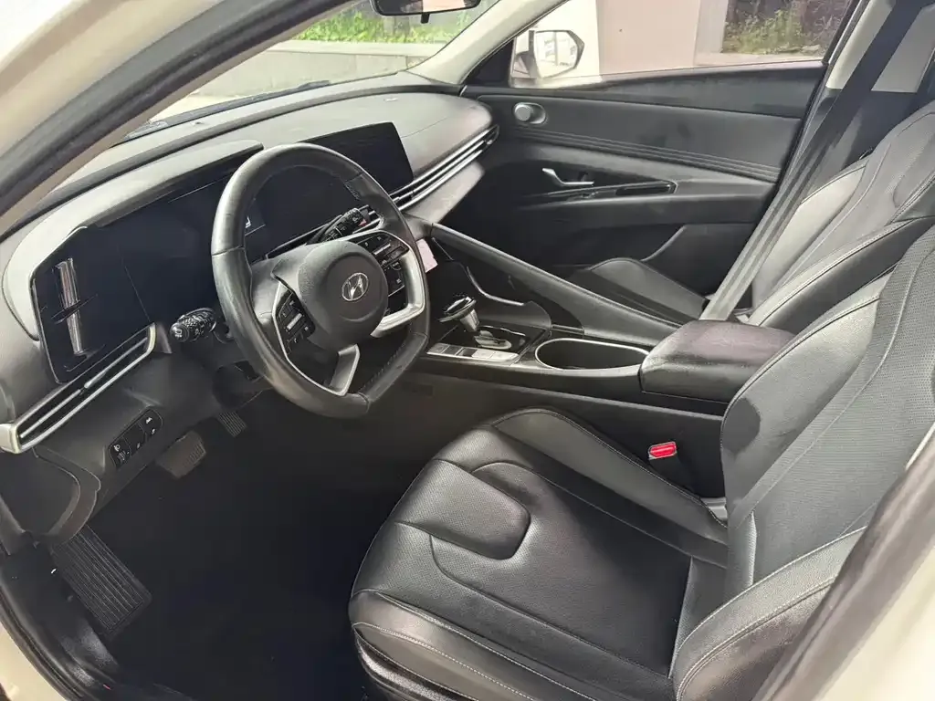 Hyundai Elantra — фото 3