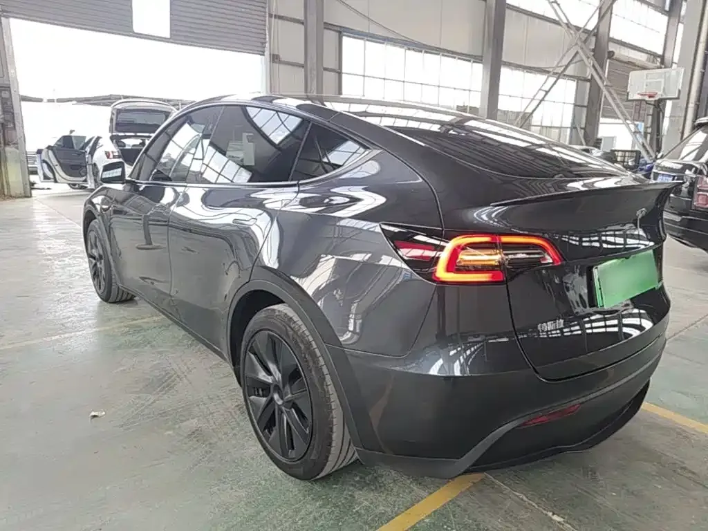 Tesla Model Y — фото 5