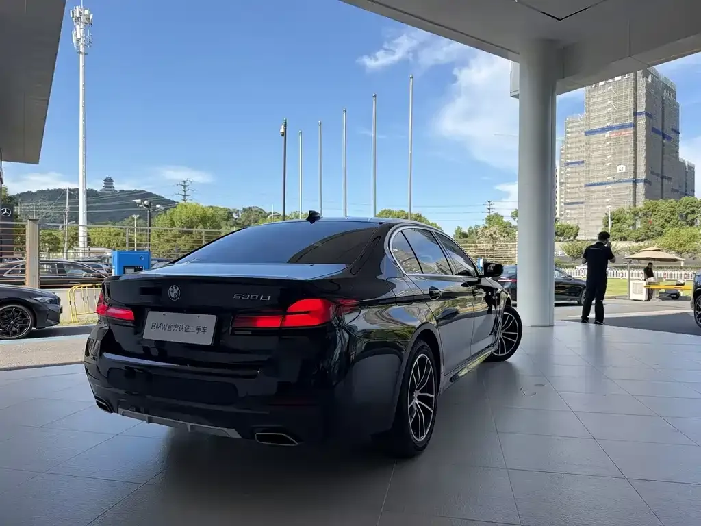 BMW 5 Series — фото 2