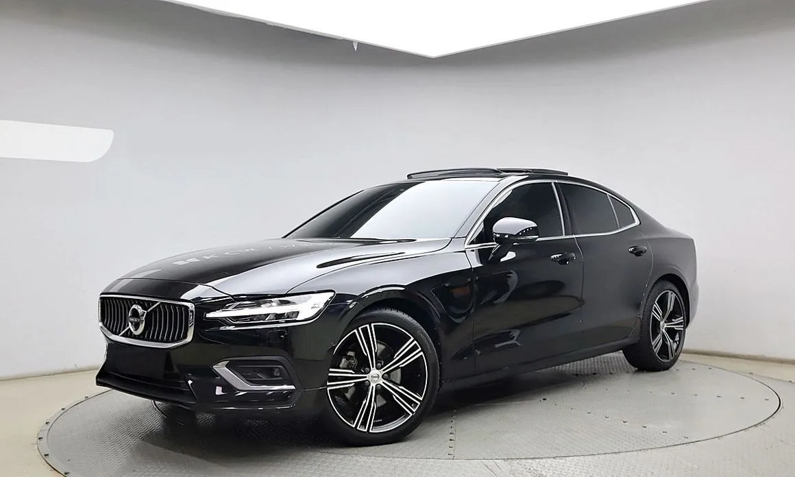 Volvo S60 — фото 1