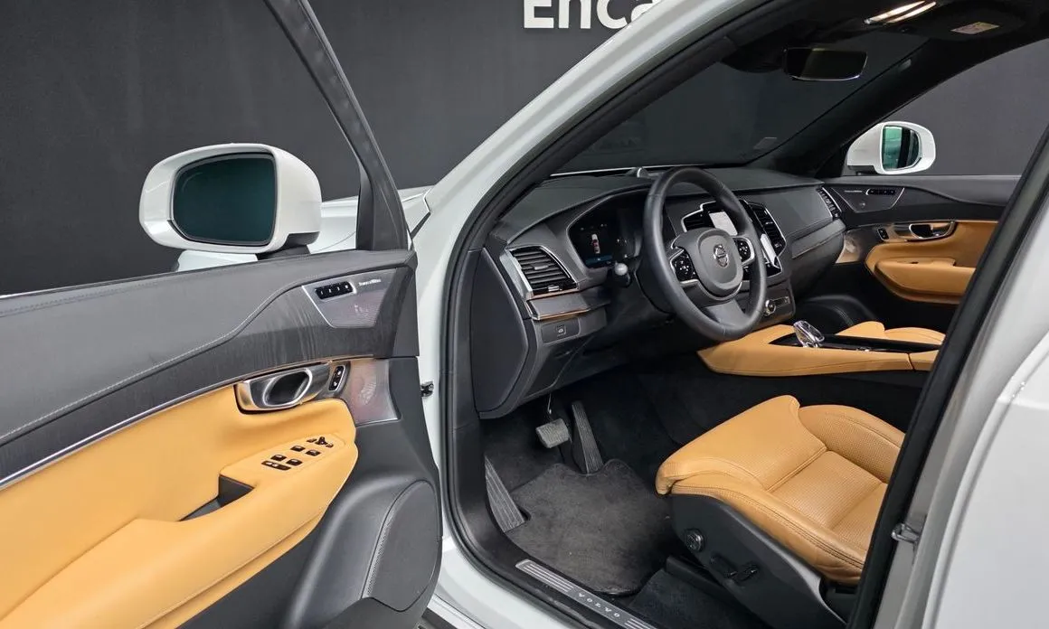 Volvo XC90 — фото 10