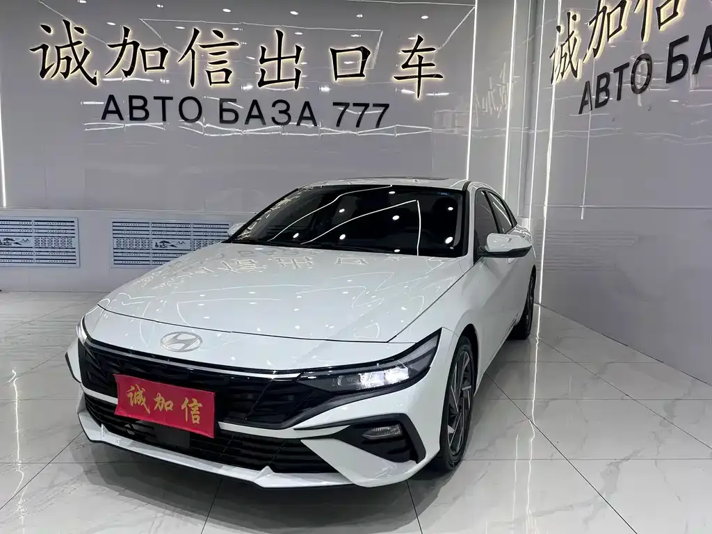 Hyundai Elantra — фото 1