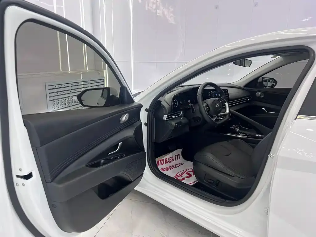 Hyundai Elantra — фото 2