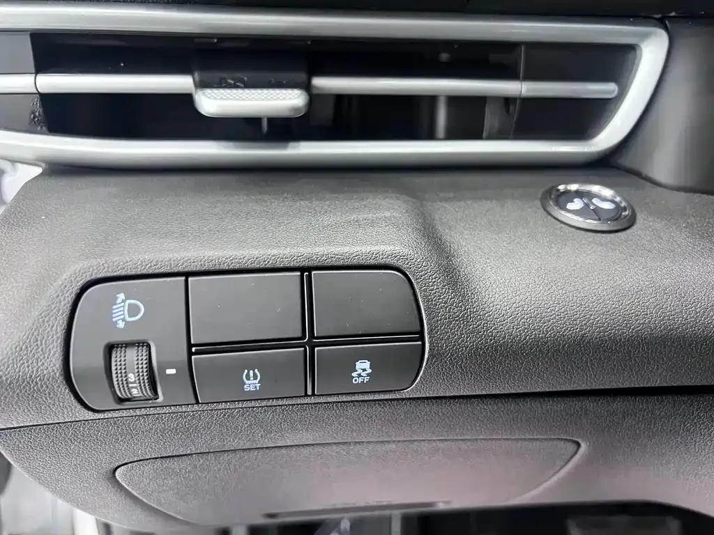 Hyundai Elantra — фото 4