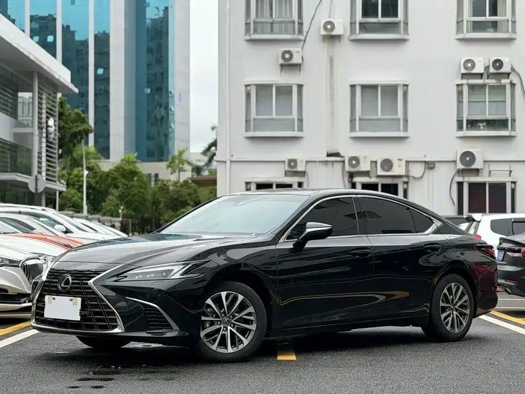 Lexus ES — фото 1