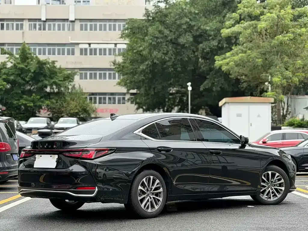 Lexus ES — фото 10