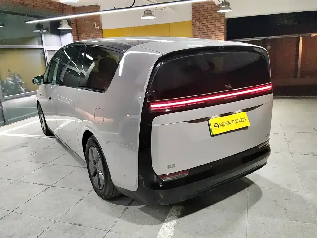 Li Auto MEGA — фото 6