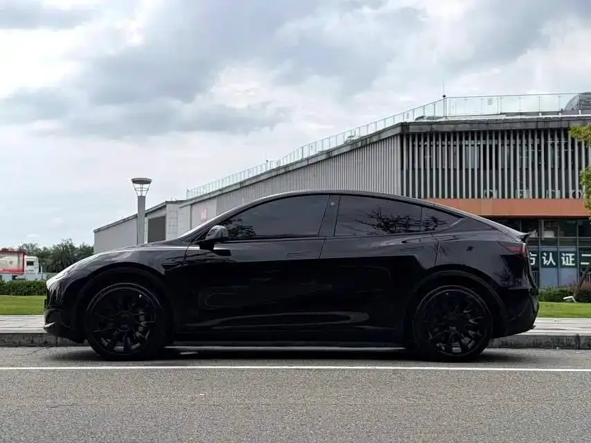 Tesla Model Y — фото 8