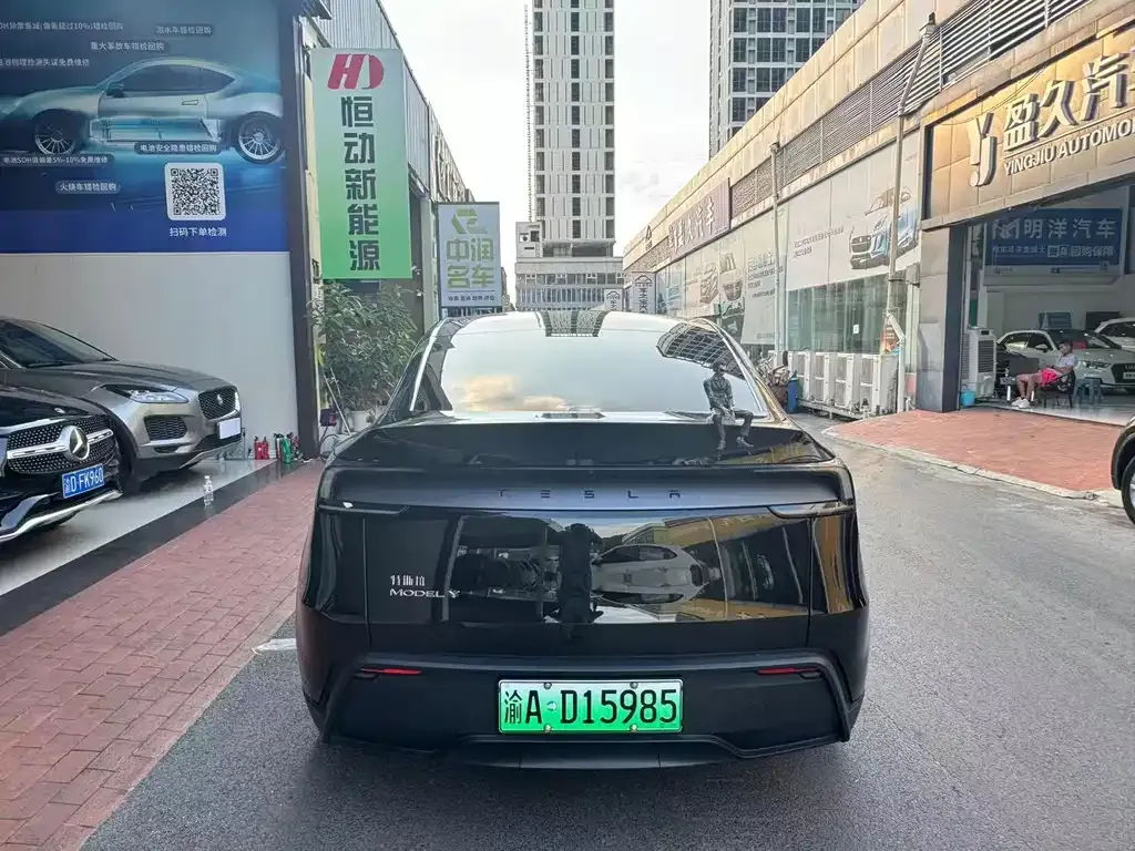 Tesla Model Y — фото 9