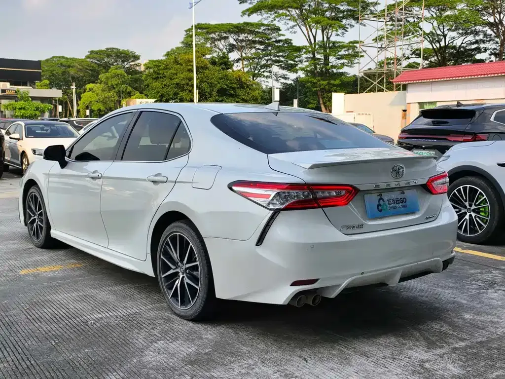 Toyota Camry — фото 4