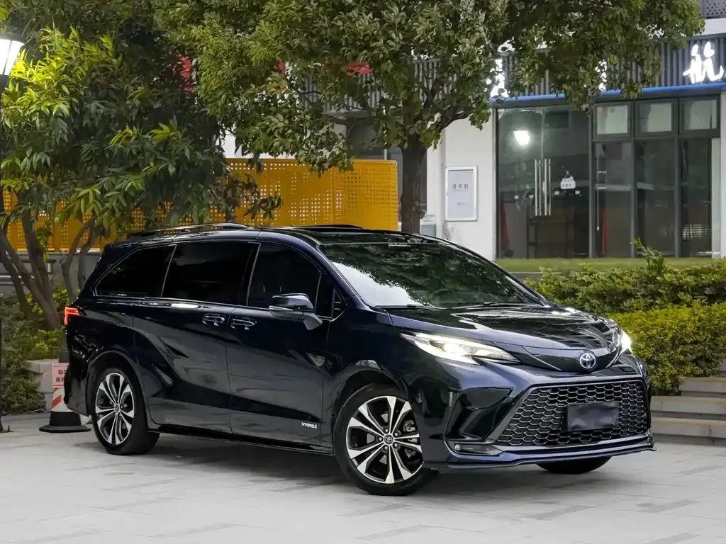 Toyota Granvia — фото 1