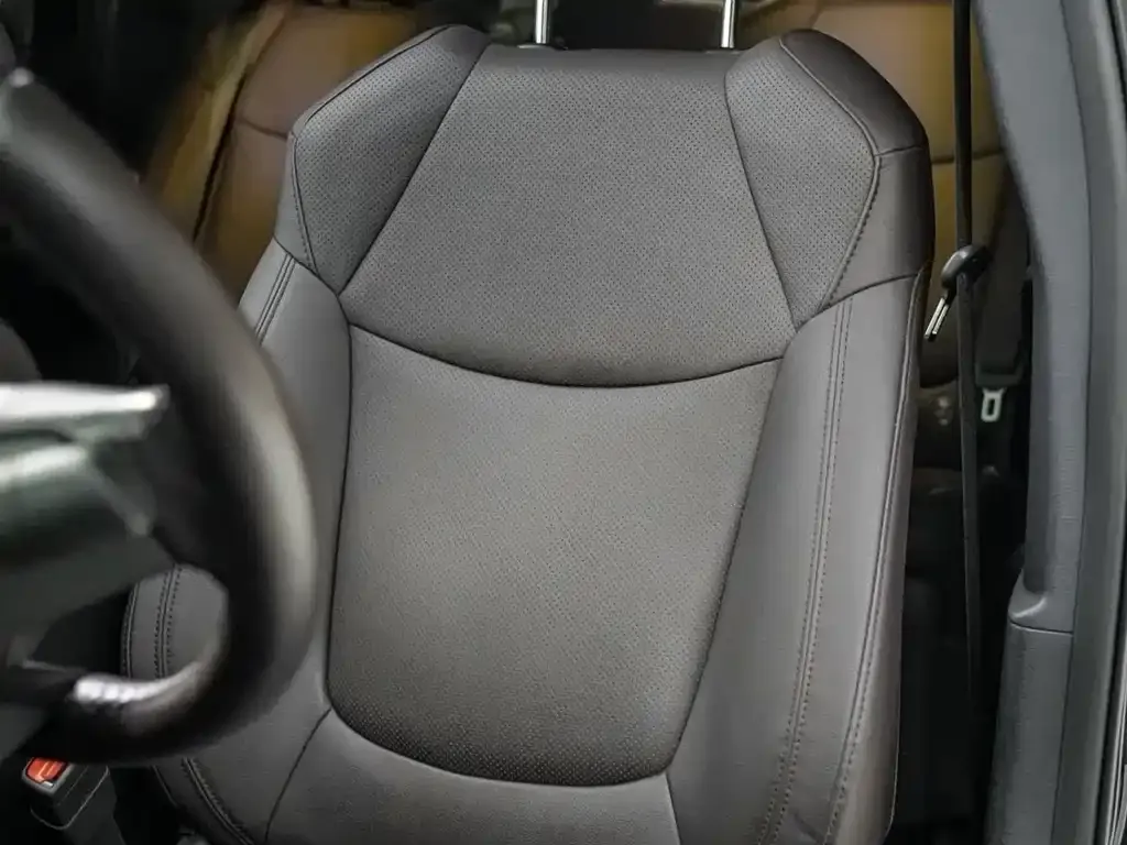 Toyota Granvia — фото 3