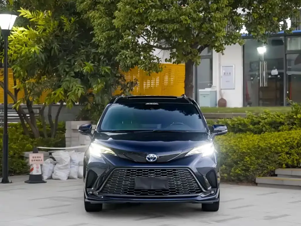 Toyota Granvia — фото 10