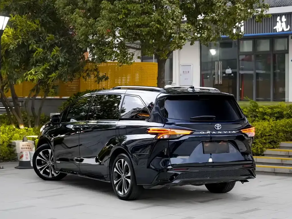 Toyota Granvia — фото 5