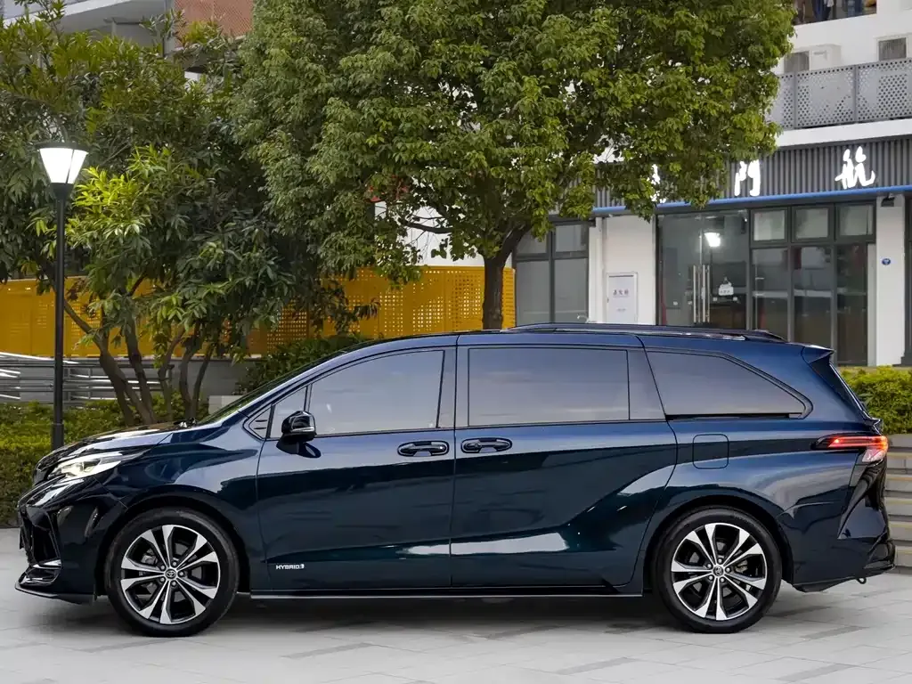 Toyota Granvia — фото 9
