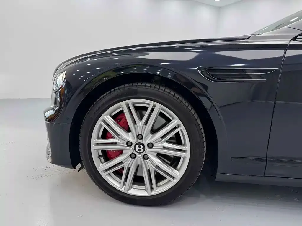 Bentley Flying Spur — фото 9