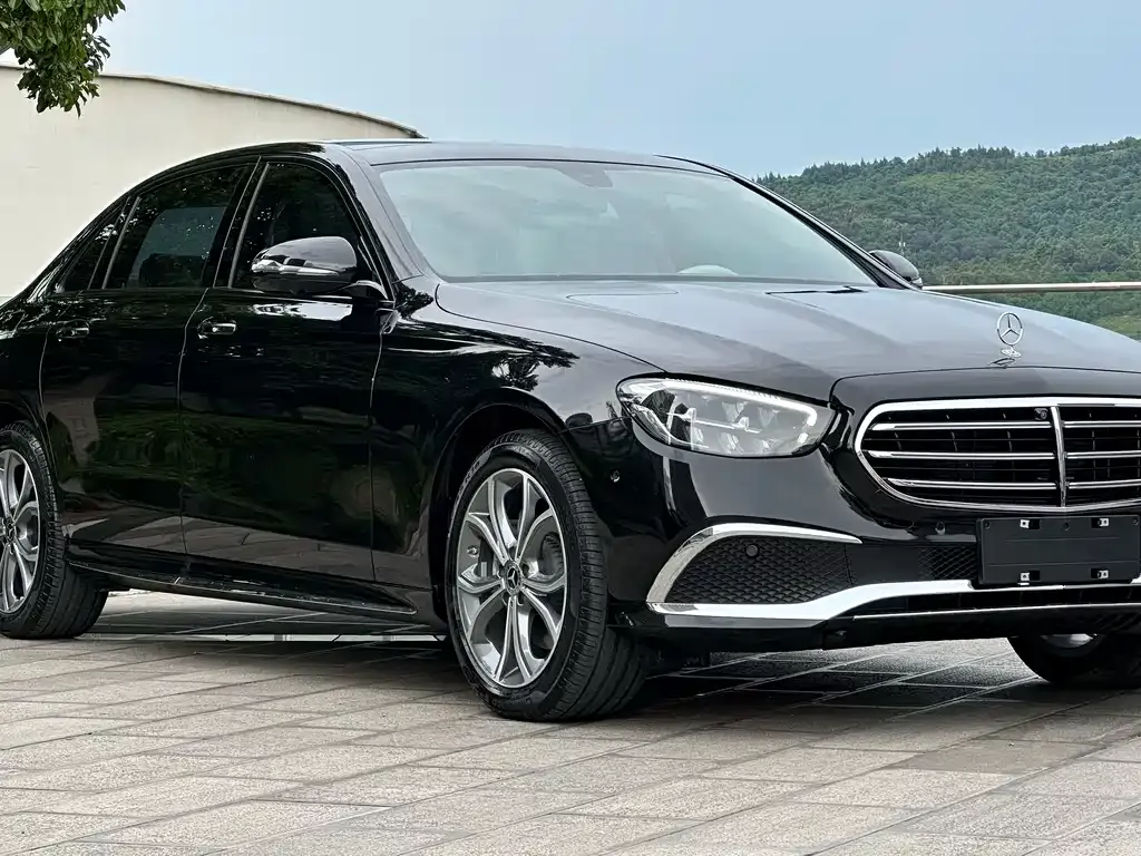 Mercedes-Benz E-Class — фото 3