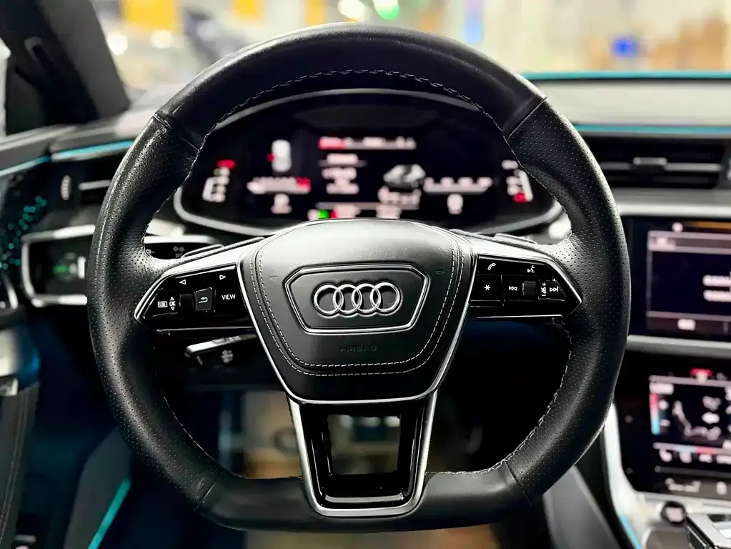 Audi A7L — фото 10