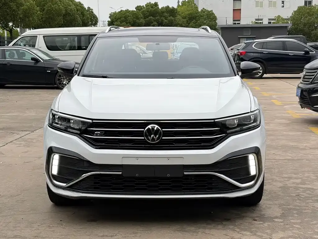 Volkswagen T-Roc — фото 1