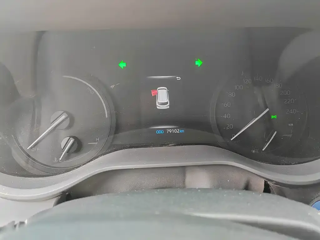 Toyota Granvia — фото 2