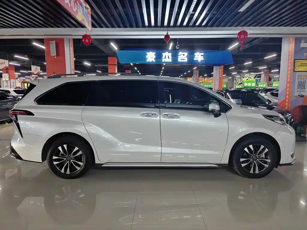 Toyota Granvia — фото 6