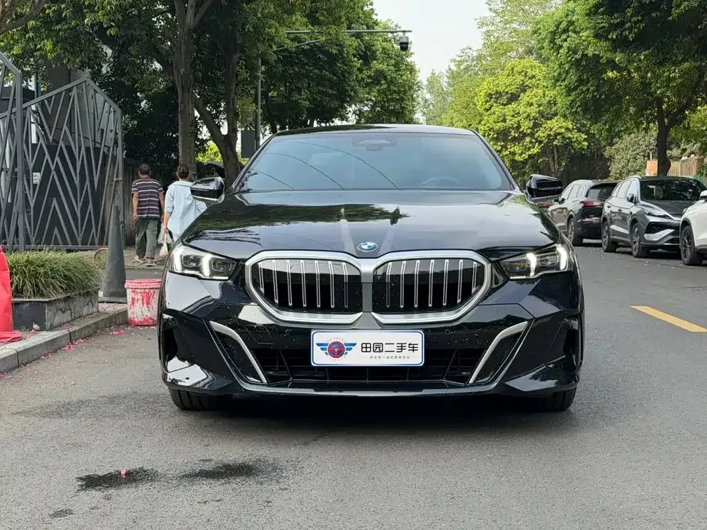 BMW 5 Series — фото 10
