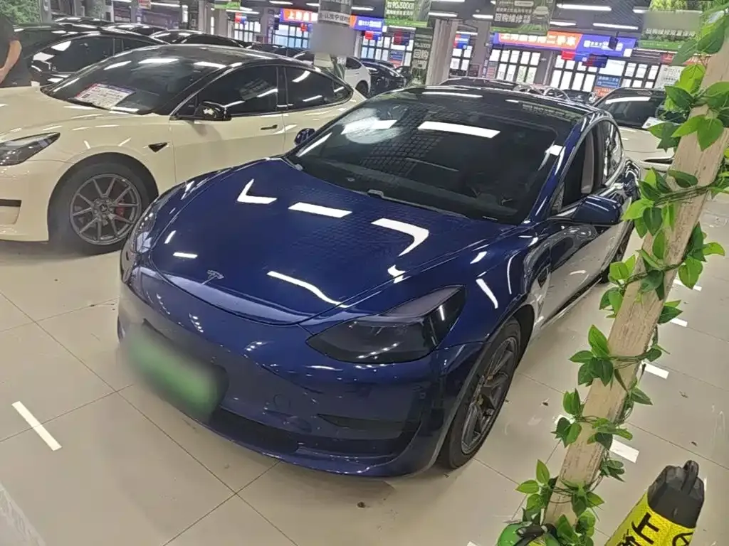 Tesla Model 3 — фото 1