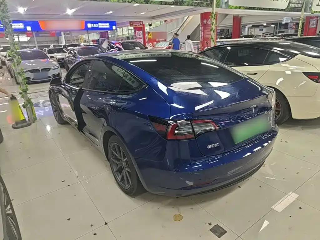 Tesla Model 3 — фото 4