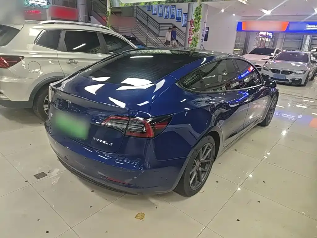 Tesla Model 3 — фото 9