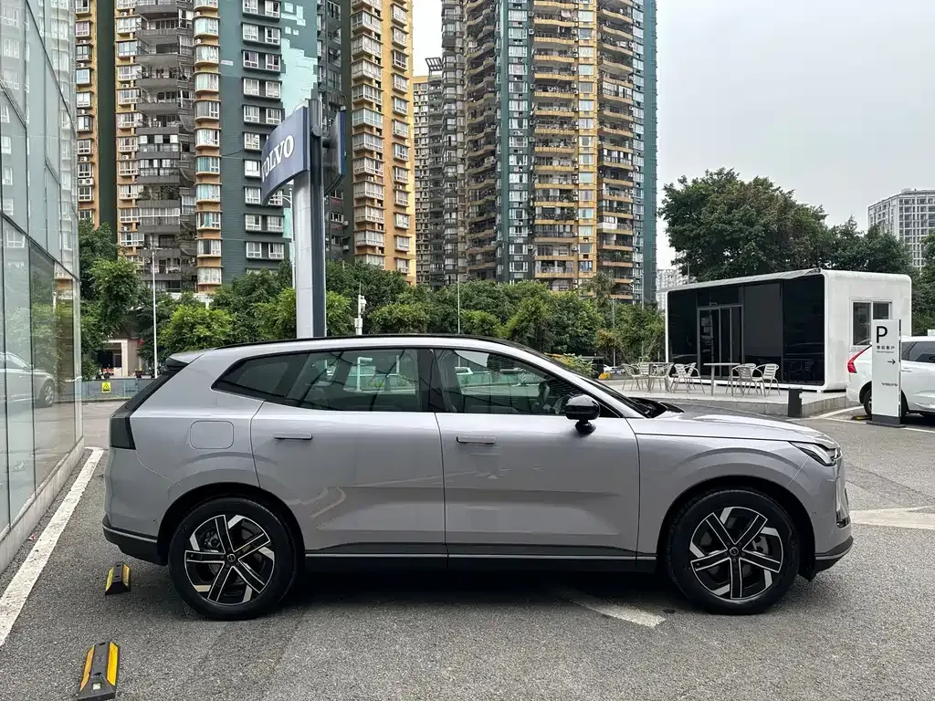 Volvo XC70 Plug-in Hybrid — фото 10