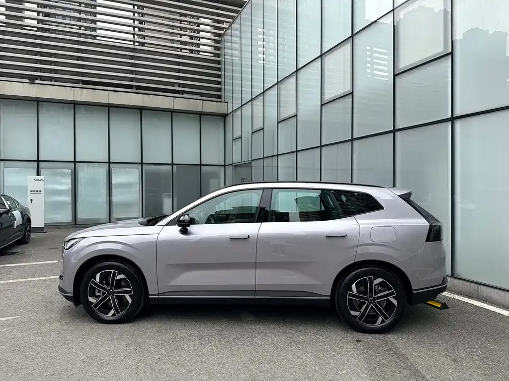 Volvo XC70 Plug-in Hybrid — фото 7