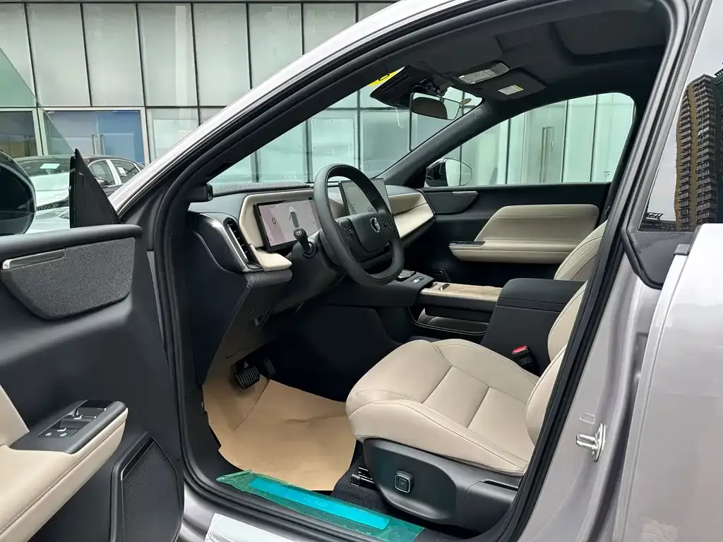 Volvo XC70 Plug-in Hybrid — фото 6