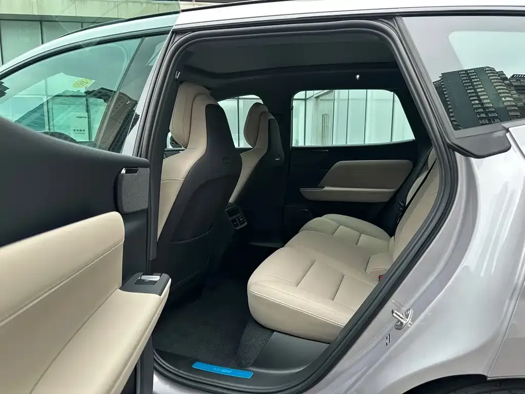 Volvo XC70 Plug-in Hybrid — фото 2