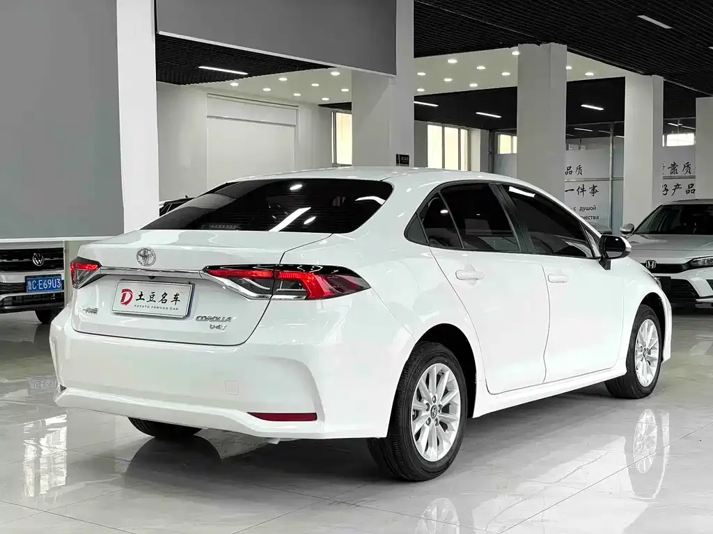 Toyota Corolla — фото 6