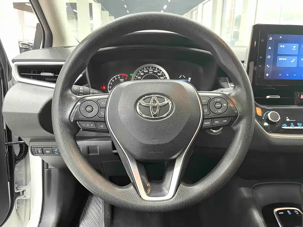 Toyota Corolla — фото 10